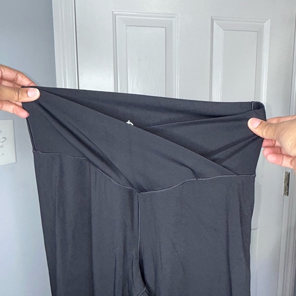 Crossover Workout Leggings in the Size XL - Sun - Picture 3 of 4